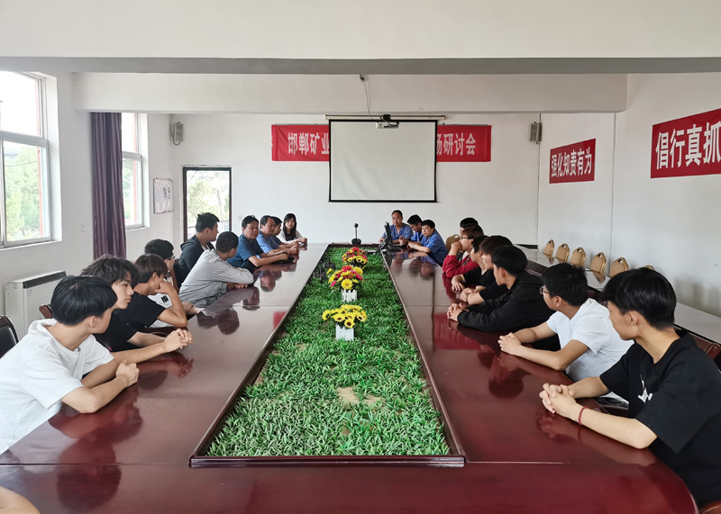 2024.05.29教瑞芬 与邯郸市南桦科技学校就岗位见习进行交流.jpg